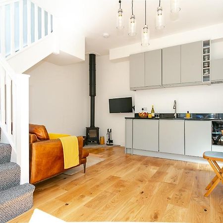 The Bs Hive, Modern, Stylish, 2 Bedroom House, In Harrogate Centre エクステリア 写真