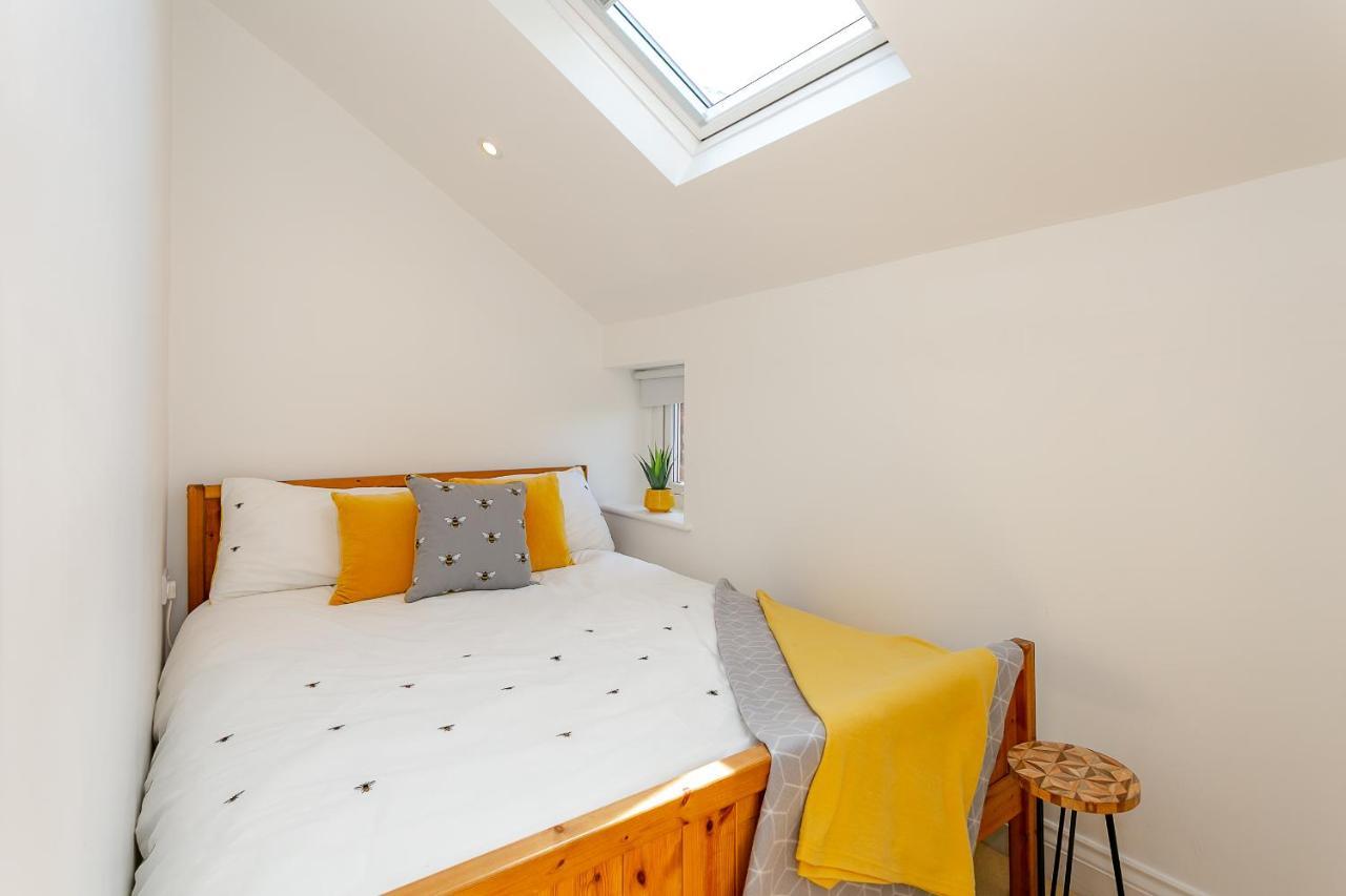 The Bs Hive, Modern, Stylish, 2 Bedroom House, In Harrogate Centre エクステリア 写真